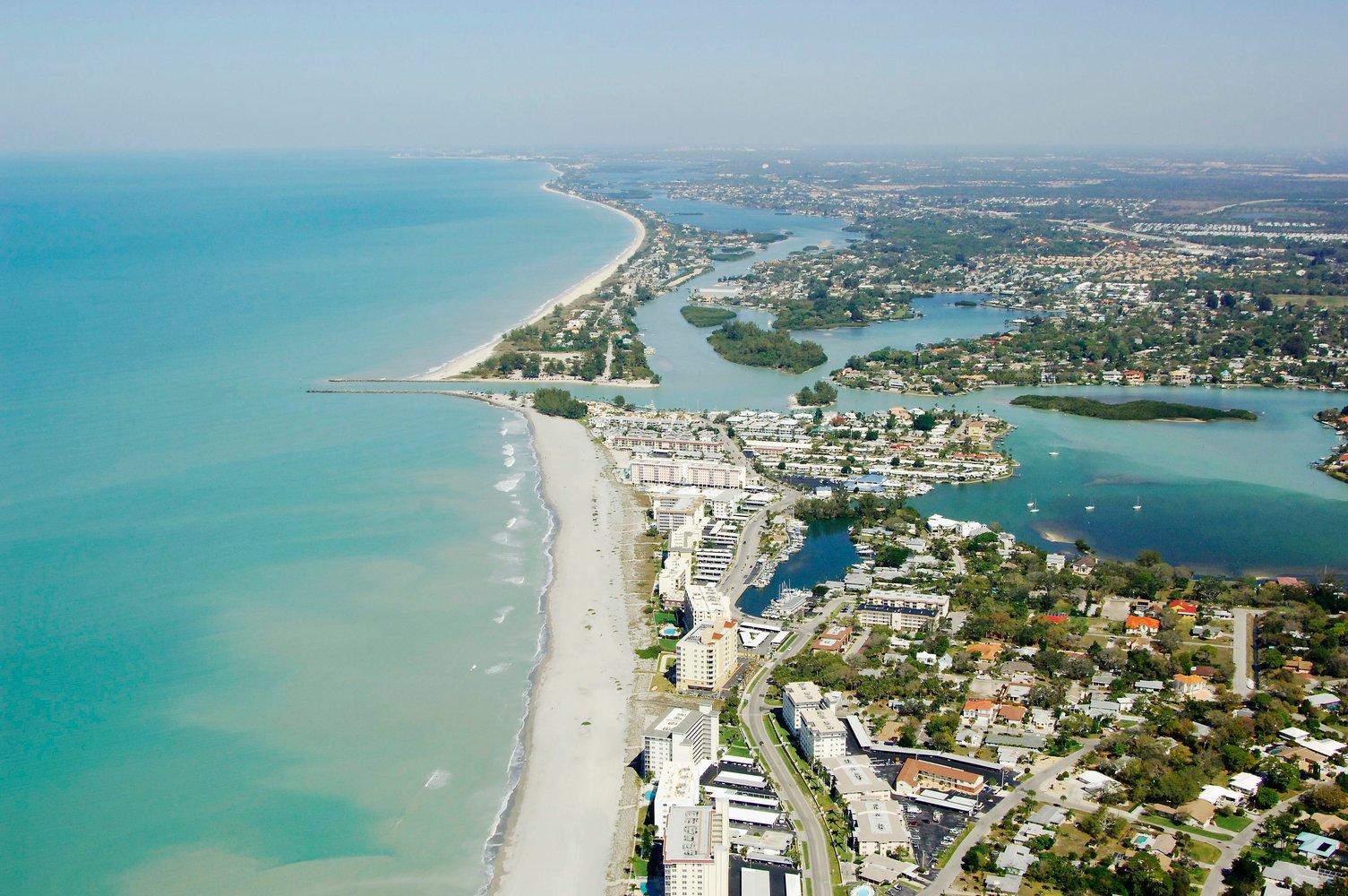 An excellent stop on the Gulf Intracoastal Waterway (GIWW), Venice is a bustling beachfront community full of charm.